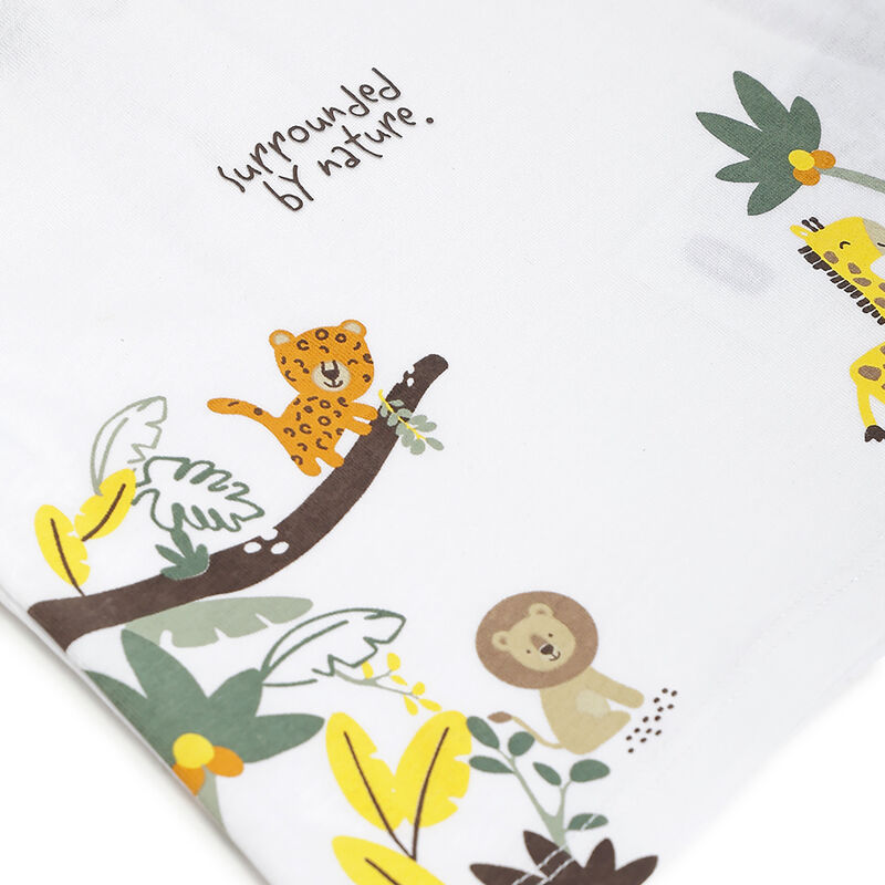 Boys White T-shirt with Short Pants image number 5